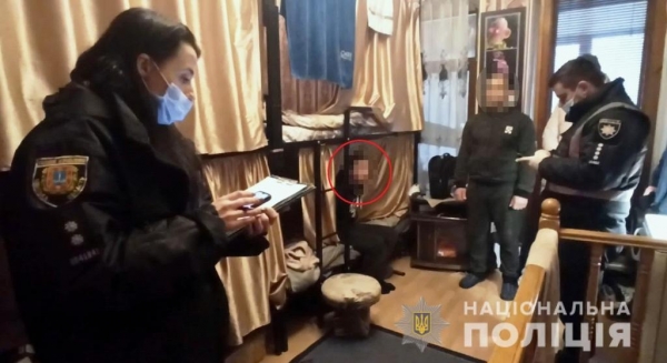 Забрызгал продавщицу газом и сбежал: на Старосенной поймали залётного разбойника